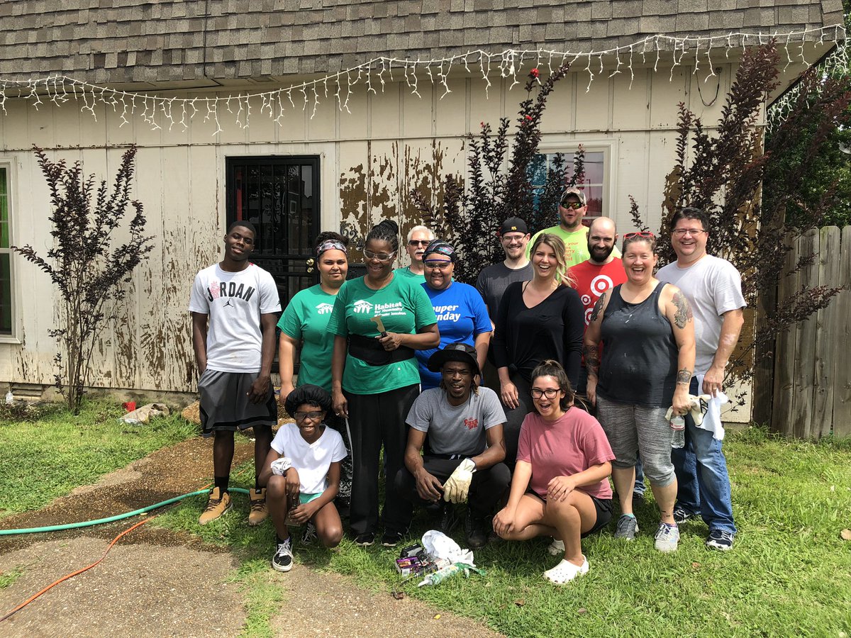 T1919 had a great time volunteering with habitat for humanity for a local family!🏠🔨🌳<a href="/eochampaugh/">Ellen Ochampaugh</a> @KClark615 @VM_Mallory1919 @ashleyecarter <a href="/Smith2011Haley/">Haley.Smith2011</a>