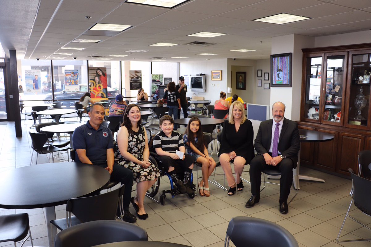 IAFF_L51's tweet image. As promised, Oscar Leeser presented The #MDA a $20,300.00 donation to complete this year’s campaign.  Thank you Mr Leeser for making this year one of our most successful fill the boot drives. #local51 #EPFD @HyundaiElPaso