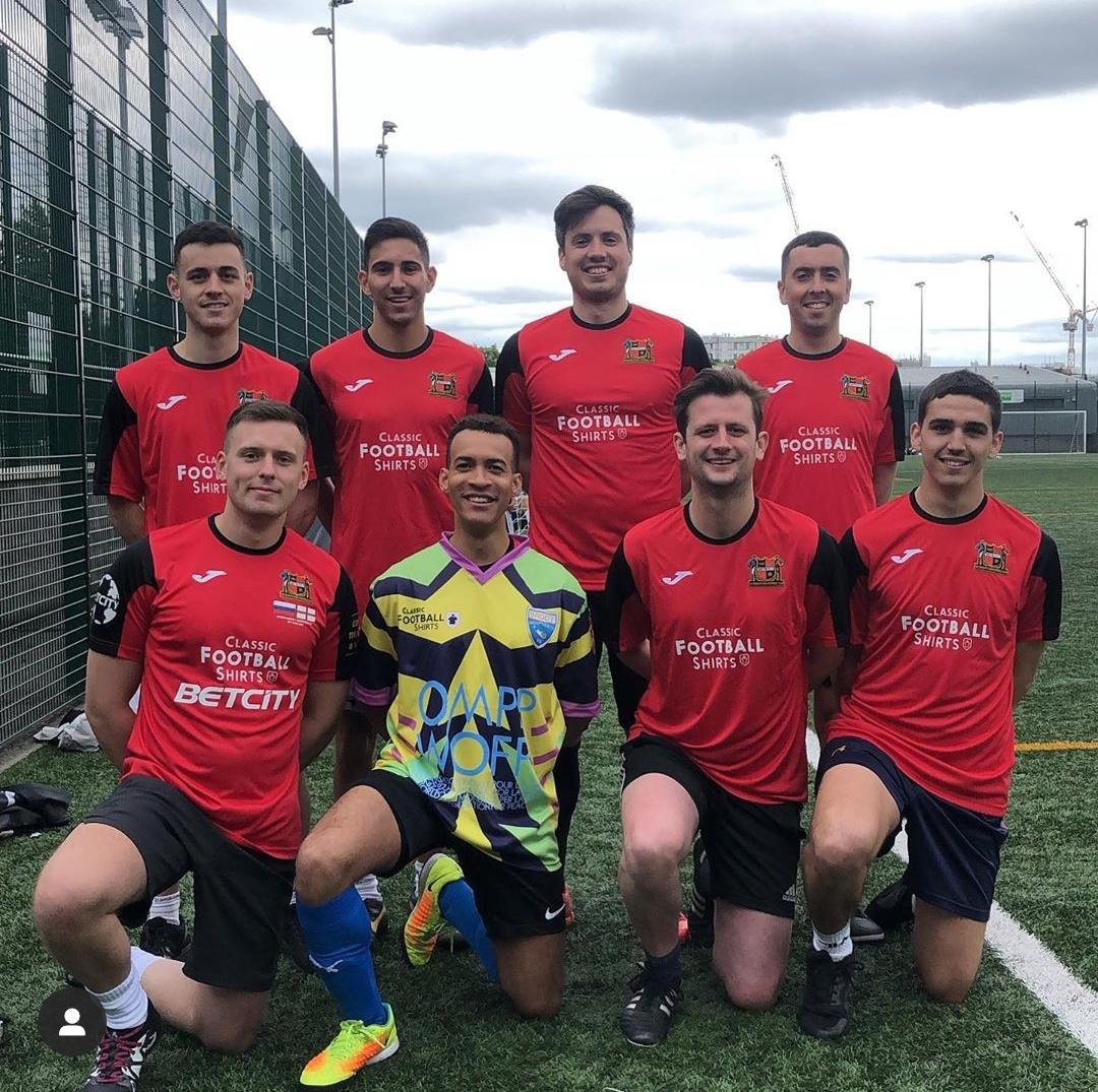classicshirts's tweet photo. Our team for the @fcnotalone x @theCALMzone World Cup! Wearing this seasons @Sheffieldfc home shirt who we are proud sponsors of.

Delighted to be a part of such a fantastic cause.

#fcnotalone #CALM https://t.co/wv15w8Upp1