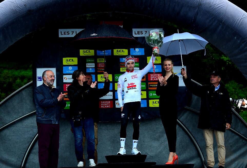 Rainscreens and the white jersey. Today’s podium could not be better 😅 Thanks for all your messages of support 👏 #Dauphine