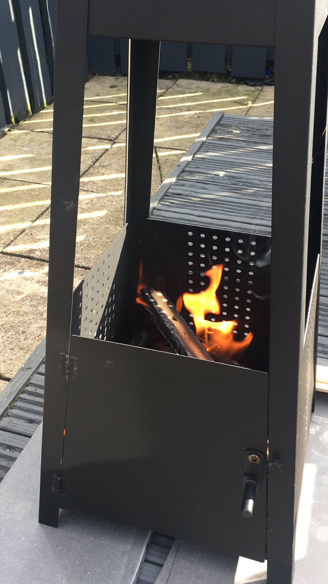 agnes147's tweet photo. Fires lit! #garden #saturday#chillouttime https://t.co/M0G0fZoXZB