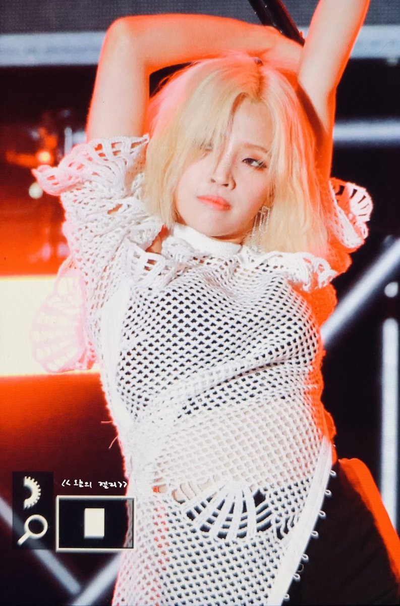 jsyactivities's tweet photo. soyeon rocking her short blonde hair (2019) https://t.co/HtcuGK0N43