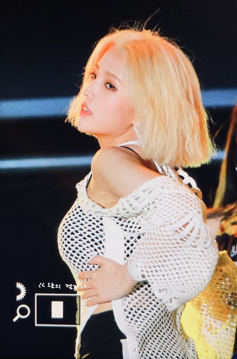 jsyactivities's tweet photo. soyeon rocking her short blonde hair (2019) https://t.co/HtcuGK0N43