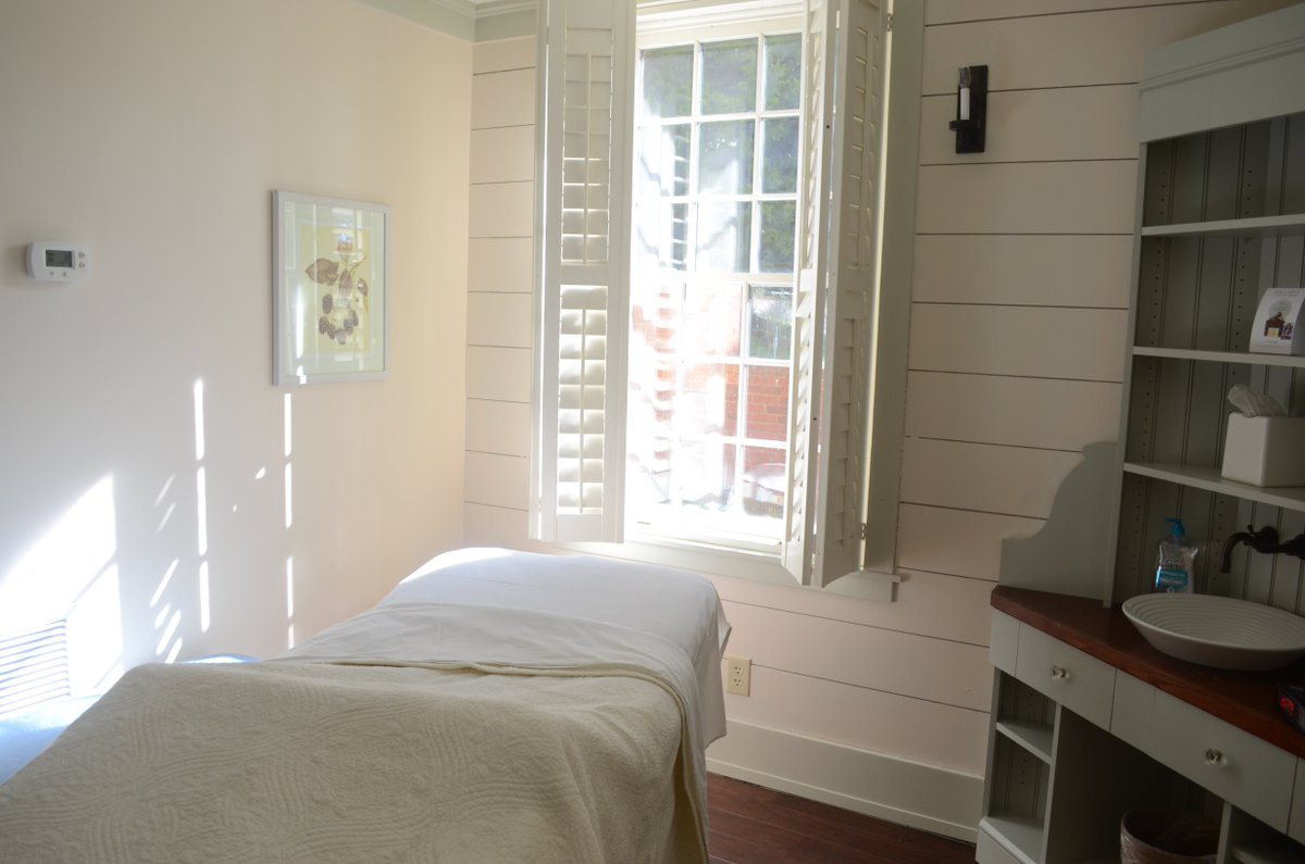 BerryHillResort's tweet photo. #spasaturday Don't forget about Berry Hill's Gentleman's facial, men deserve to be pampered too! Better yet, get a Gift Card for Dad! https://t.co/KQApqppQeM