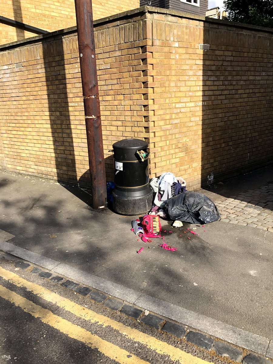 NboonNick's tweet image. Nice try @wfcouncil @stellacreasy ... putting a small bin at a notorious rubbish dumping spot. I like the idea but perhaps time to rethink? #thinkbig please!