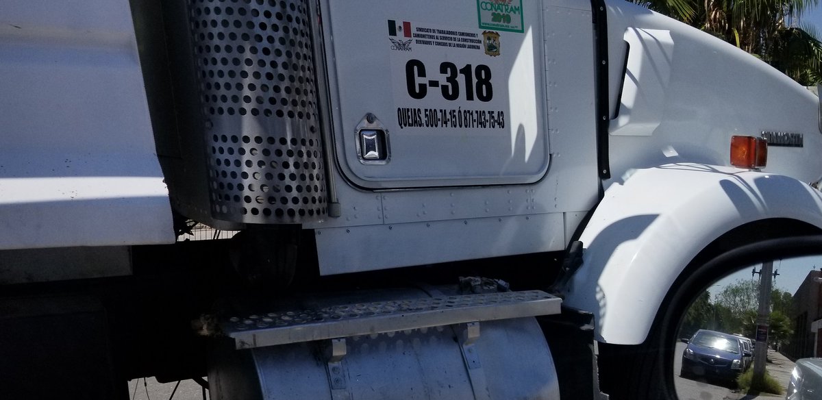 EscombroTorreon's tweet photo. Contaminación ambiental y visual de escombro de casa atrás del IMSS y tirando en Jumbo Plaza. @retioTRC
@JZERMENOI
@serlaga
@DGMATRC
@MilenioLaguna
@AyuntTorreon
@TorreonDirOP
@rescatemostorr
@noticiastorreon https://t.co/YRHqV81sGT