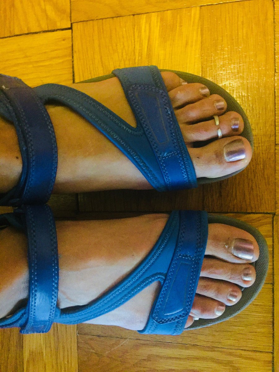 castroegan's tweet photo. Ready with my new comfy sandals to begin my bday and #OpenStudios #UptownArtStroll @NoMAAarts https://t.co/y8cS5MqLsj