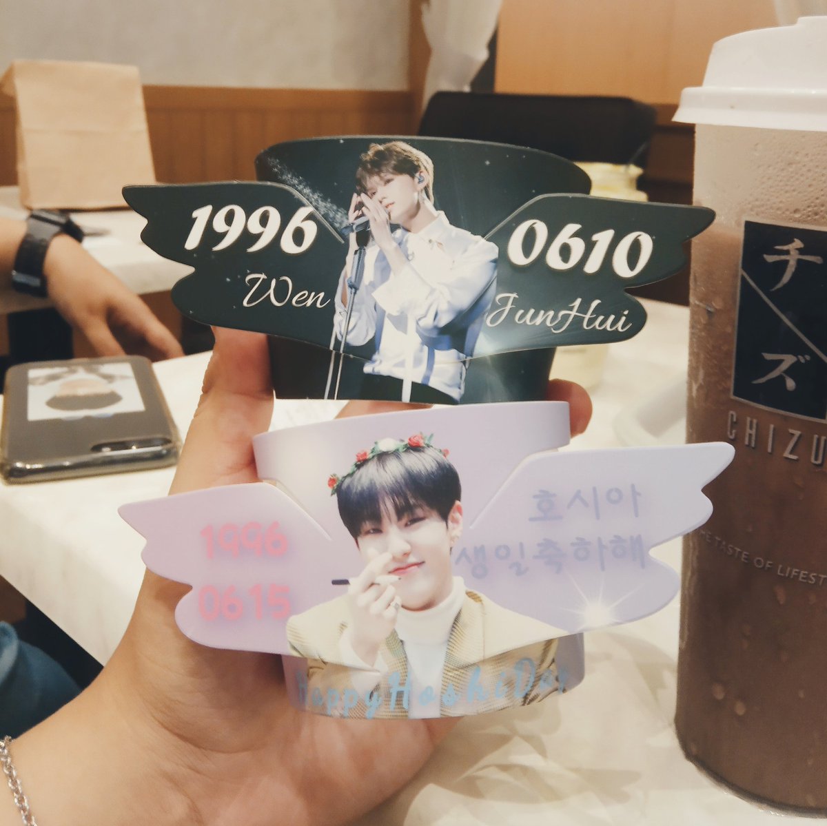 chans0cks's tweet photo. couldn't stay for a long time today because I have plans afterwards so I only managed to attend these events only😣 still thank you tho to those who spent time with me and said hi to me❣️ hope you like the pcs🤗 #PRINCES_OF_GEMINI #KWONSONDAY #DANCELEADERSDAY #A_Day_With_Jun https://t.co/93rDiuZIk8
