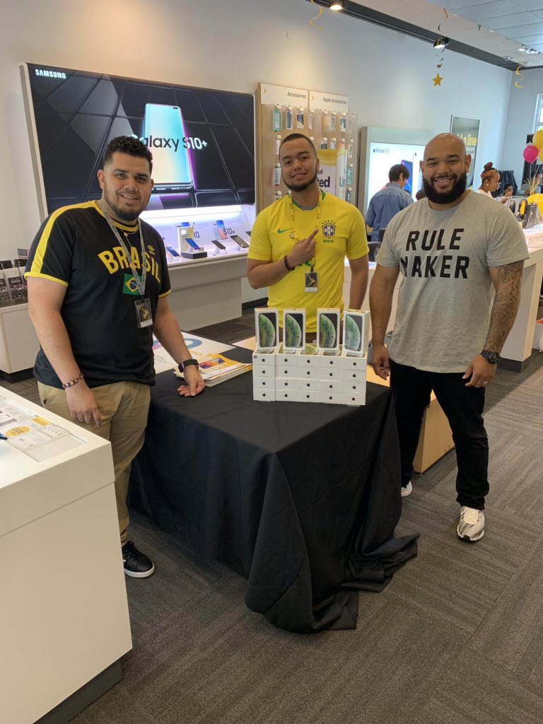 scastillo366's tweet photo. Awesome Day @4432Cobras closing a 25 liner CL. Thank you exclusive concierge for making sprint your wireless provider #SprintBusiness  #TeamHolt #SFL  #TagTeam #BashBros @GrecgHenriquez https://t.co/FYGk9cn9q7