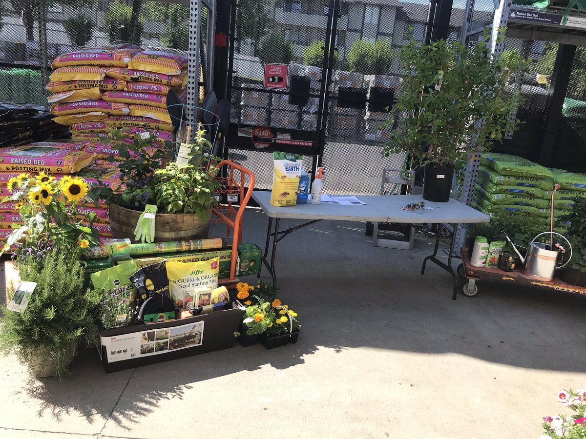 4719 Ready to for a big day! Come join us for Edible And Raised Garden Beds Clinic. @4719HD @JasonBallDM198 @WerneckeNickie @ChrisB_d198