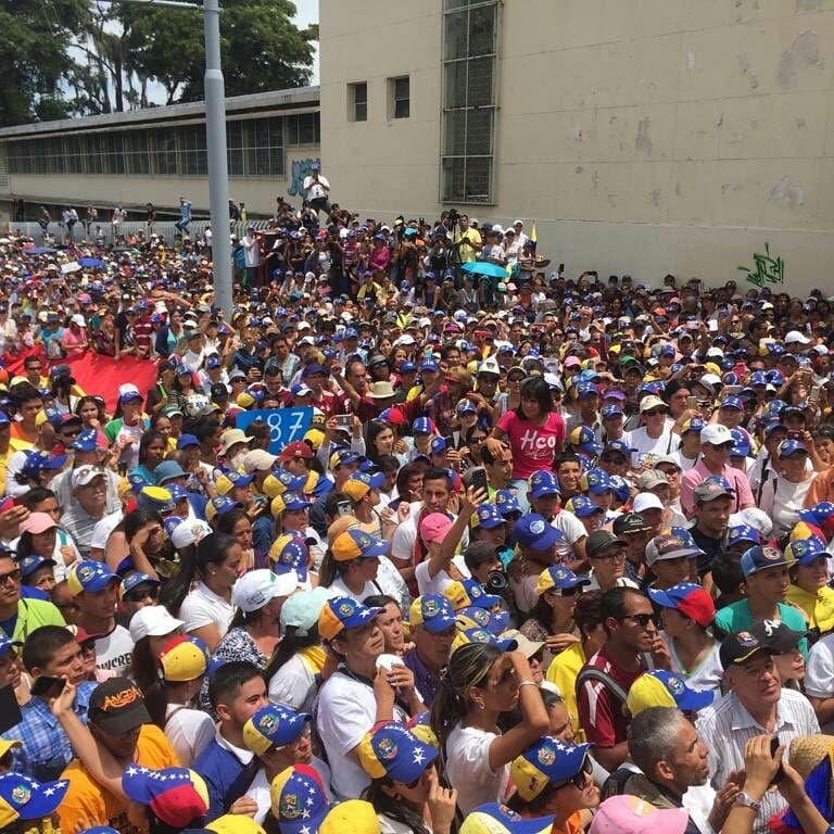 Presidente (E) <a href="/jguaido/">Juan Guaidó</a>: No nos vamos a rendir hasta hacer justicia en este país, hasta ver este país renacer. #15Jun #Merida #Venezuela