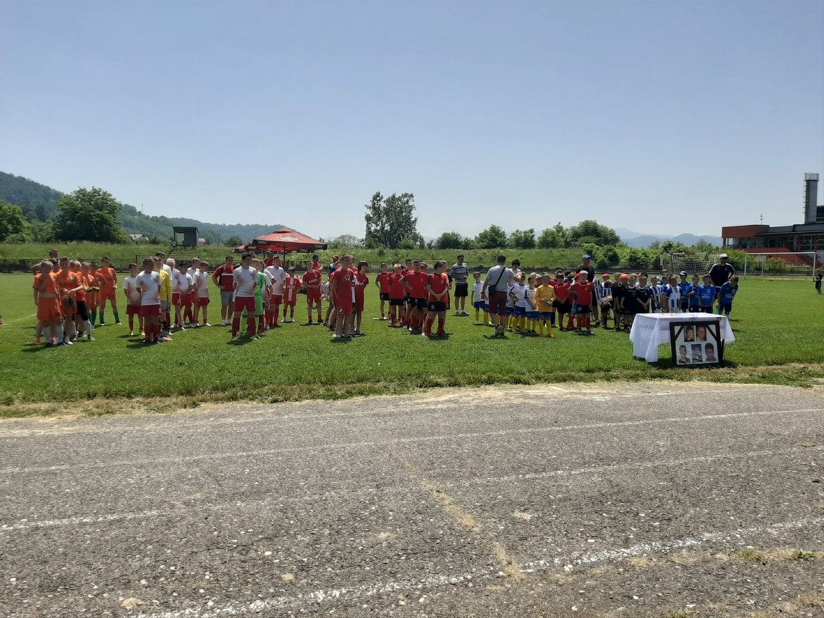 b_stokicATV's tweet photo. Djeca iz Skole fudbala "Proleter" osvojila 4. Memorijalni turnir u fudbalu posvecen djeci koja su trenirala u "Proleteru" i tragicno nastradala u saobracaju. Turnir se igra u cetiri kategorije i traje dva dana. @AtvBanjaluka https://t.co/w2ie3Ai5IM