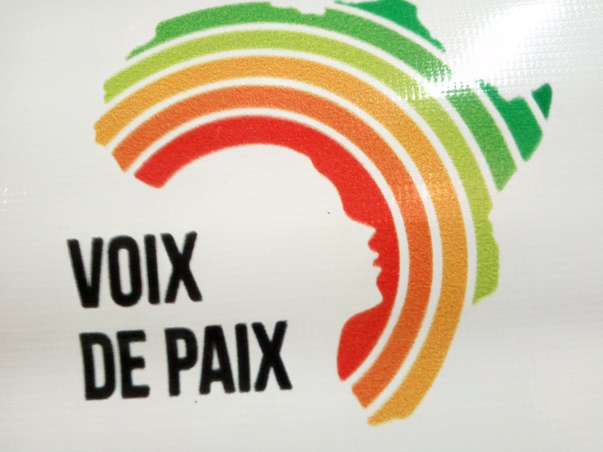 NoufouBOINA's tweet photo. #Techcampohg2019
Les participants du Techcampohg2019 se sont rendu dans les locaux de la Radio la Voix du Paysans pour porter plus loin leur voie, ils ont dévoilé s tous ce qu'ils ont appris du Techcamp sur les ondes. Tous ensemble pour des actions de paix sur les réseaux sociaux https://t.co/1JlhX69p4D
