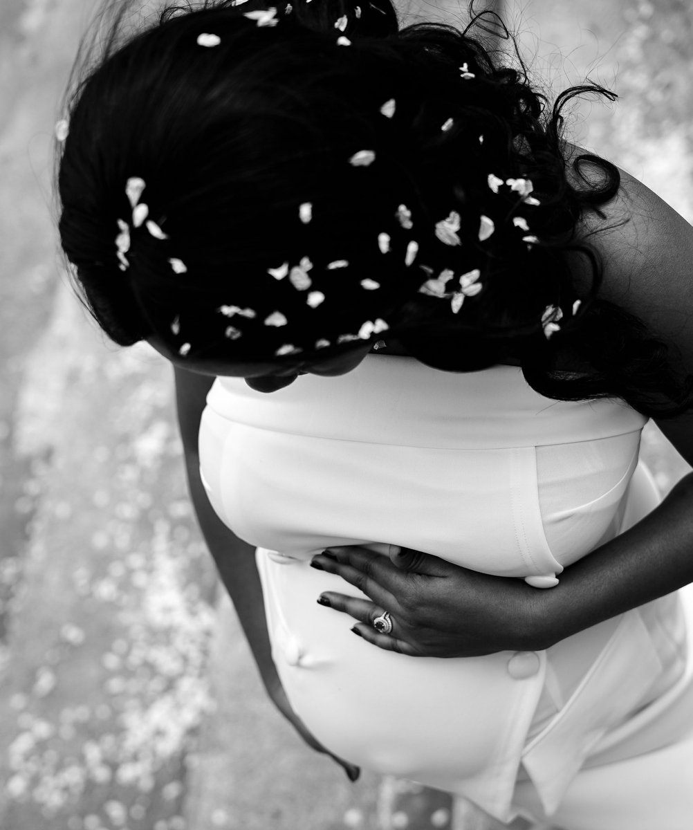 Abdulkarimmanzj's tweet photo. People always ask me why I do photography? it's for reasons like this.
Maternity shoot for my Sister, her response.
"Abdulkarim yussuf manzi may Allah bless yo hands am in tears yaani thank you very much may the shoot you did open every door for you lil bro am beyond excited" https://t.co/oAvxn5tAM8