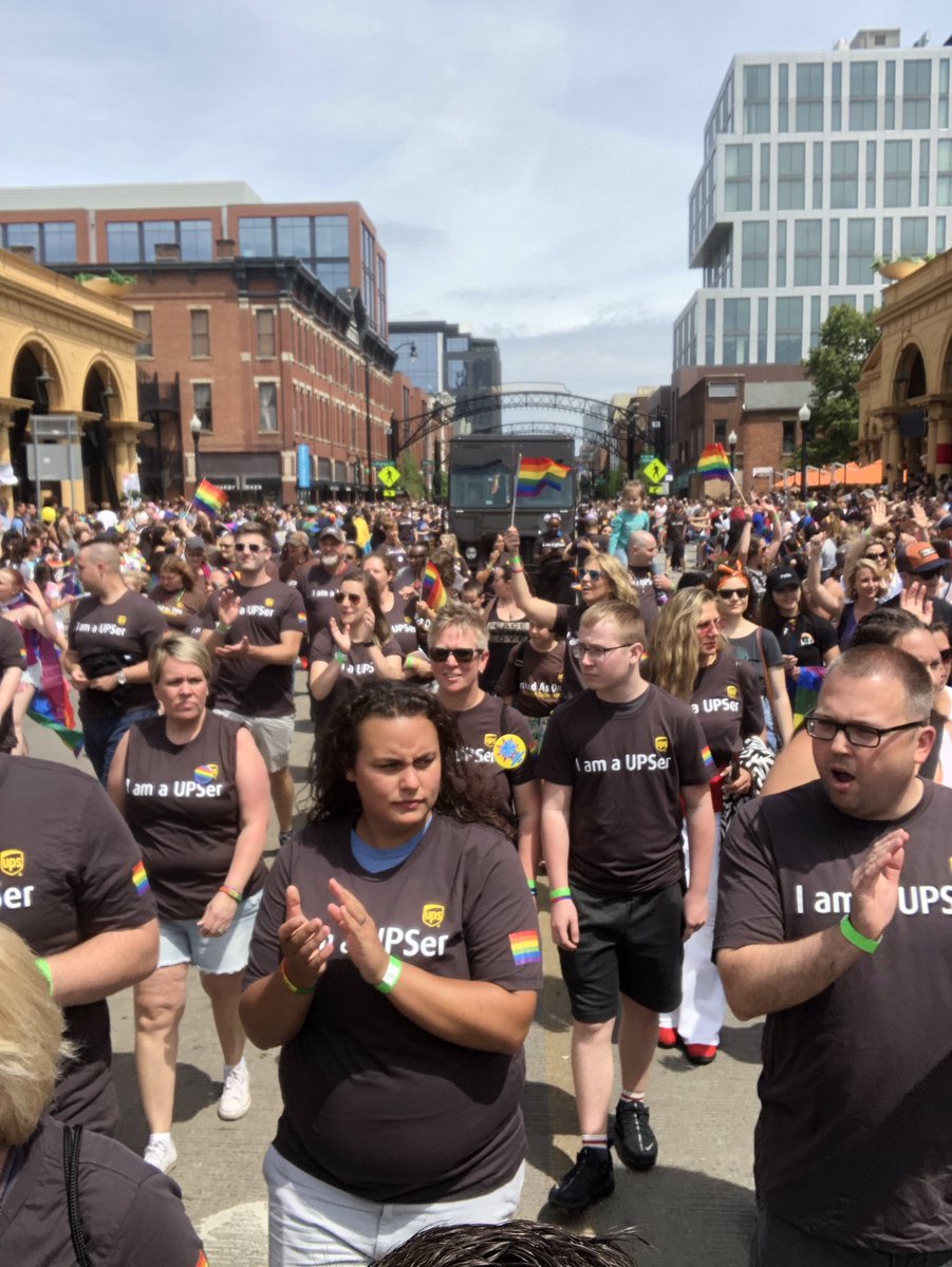 Proud to be a UPSer today!  We represented! <a href="/Gr8LakesUPSers/">Great Lakes UPSers</a> <a href="/Shellab1Shellie/">Shellie Shellabarger</a> #columbusprideparade