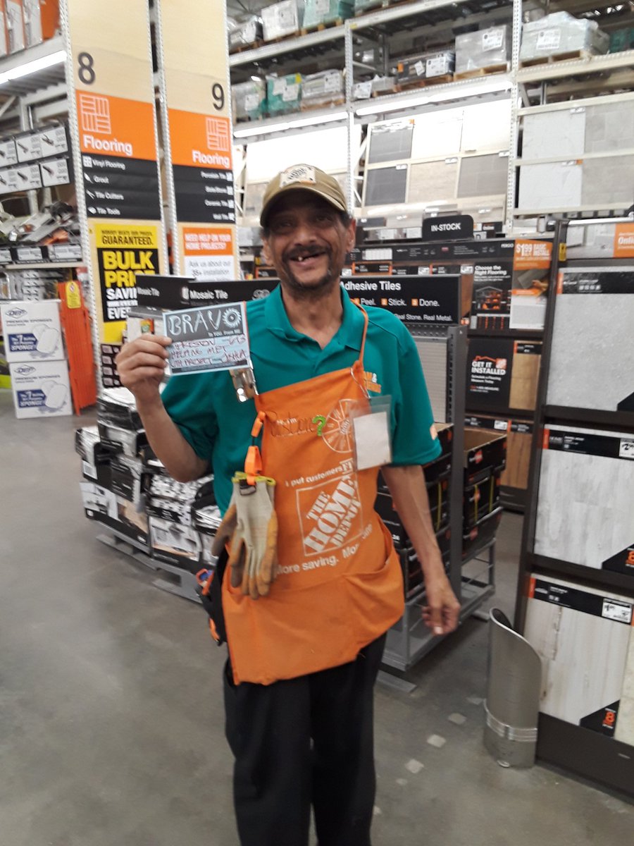 Joshua_Lang1's tweet photo. Shouts out to Preston d23 associate for the MET help for the carpet rollbar refresh! Great advice ! #storepartnership #hdstore0507 #hddistrict111 #district111 #muraclous @beasonpam @LewisHom @BLambert1414 @AmberD___ https://t.co/uXVPY6oeXh