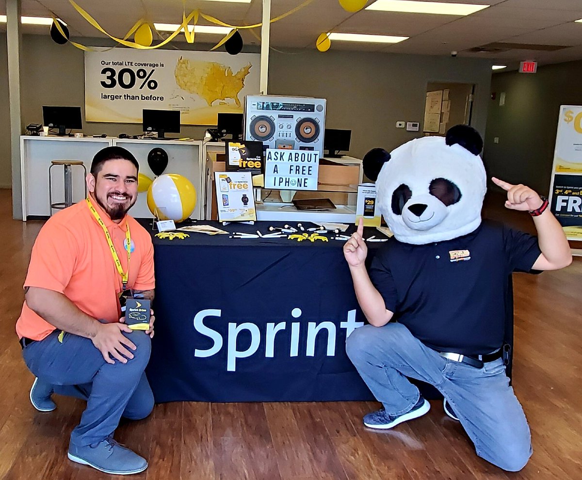 DerekQDer's tweet photo. #pandasavingstour is out in Prescott for that free iPhone &amp; iPad offer! Stop by your local @Sprint store to find out how you can get yours today! #SizzlingSprintSaturday #SprintAHOD #nowteamSW @AAguilar2531 @SprintChrisAZ @5GKennyG @SDMikeE1331 https://t.co/YglN0BbHaQ