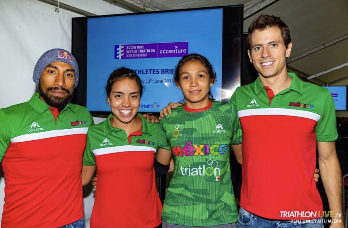 conadeoficial's tweet photo. #Triatlón 🇲🇽
El equipo integrado por Crisanto Grajales, Lizeth Rueda, Rodrigo González y Mercedes Romero, ocupó el lugar 11 en la Serie Mundial de Relevos Mixtos #WTSNottingham, Inglaterra, que sumó puntos en el ranking a @Tokyo2020. https://t.co/6xXPfxvh8g