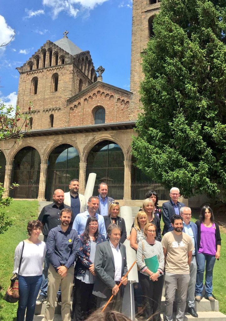 Joaquim_Colomer's tweet photo. Avui he promès el càrrec de regidor de l'ajuntament de #Ripol. Content de poder treballar 4 anys més per Ripoll i els seus habitants. Felicitats alcalde Jordi Munell i Garcia! https://t.co/QMBuofrOac