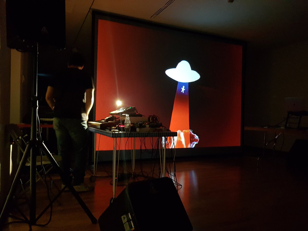 bit_LAV's tweet photo. #Corvax en directo...
👽👽👽
#EnciendeSalamanca https://t.co/IdKAoeHK0R