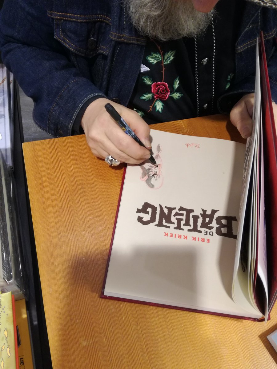 JonvdBerg's tweet photo. Vanmiddag signeerde Erik Kriek @Gutsman bij @hetBeeldVerhaaL 'De balling' @Scratchbooks, zijn eerste volwaardige stripverhaal. Hij tekende en schreef de tiende-eeuwse IJslandse saga over de terugkeer van een Viking die vanwege een moord werd verbannen https://t.co/P7FzxoGe8s https://t.co/5T7Iv7wik5