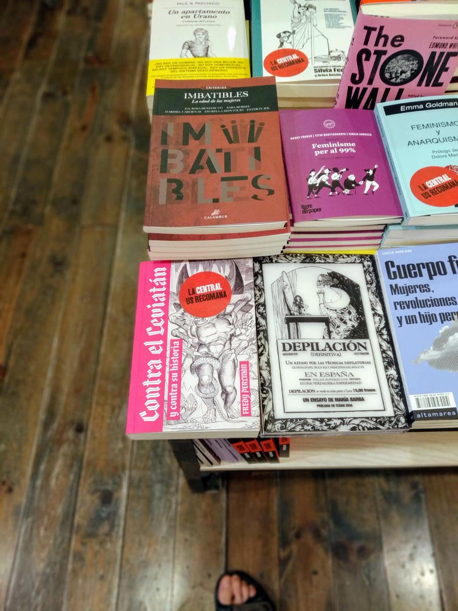 DescontrolEd's tweet photo. Il.lusió de veure "Contra el leviatán y contra su història" entre els recomanats de @La_Central_, gràcies! #descontroled #descontroleditorial https://t.co/wGAPBvm3G3