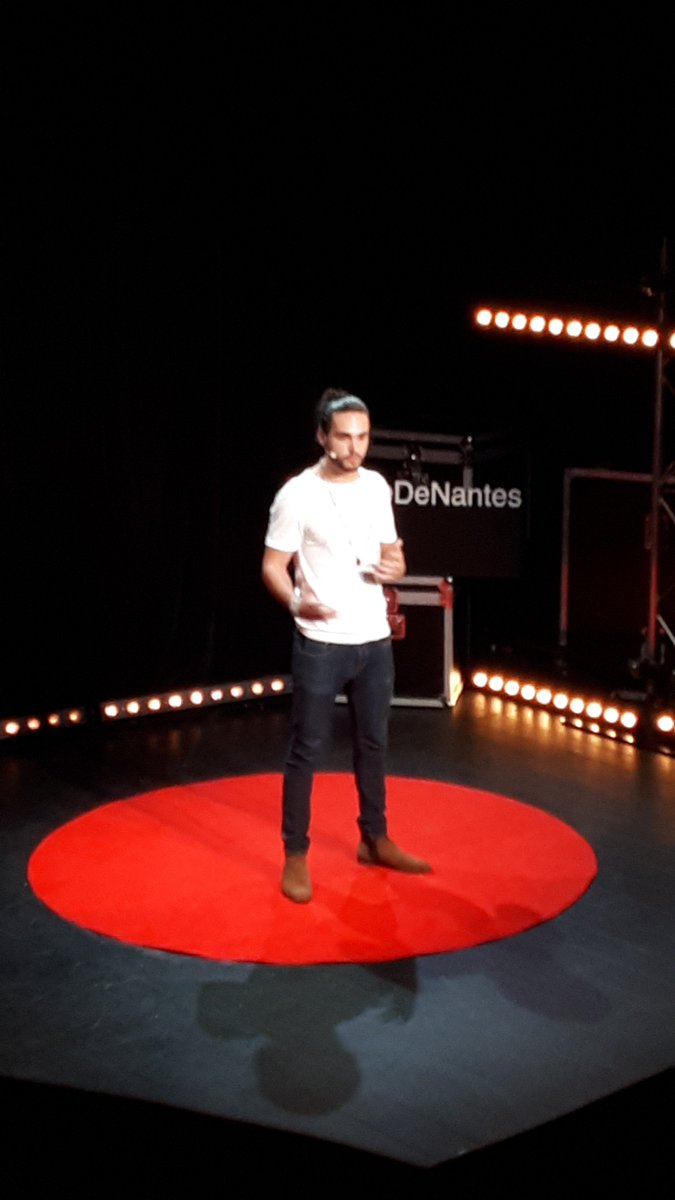 Comment être heureux, comment vivre ? Luc Maudonnet nous invite à l’action pour le découvrir #TEDxIleDeNantes <a href="/theatre100noms/">Théâtre 100 Noms</a>