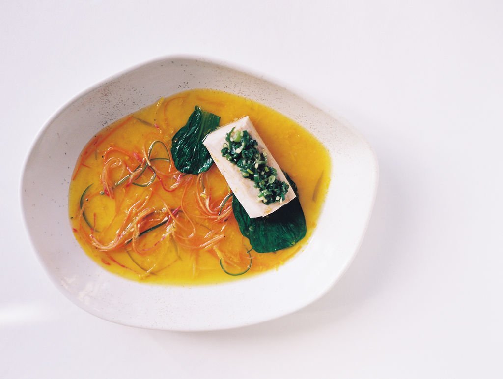TheRestaurantHW's tweet photo. Our local catch gets the Thai cuisine treatment with nam pla – a fish sauce that is infused into a mouth-watering broth for delicious results. Photo: @trishbarkerphotography || Food Styling: @khco.events
.
. #hotelwailea #relaischateaux #theRHW #khco https://t.co/LFDEP1MP9B