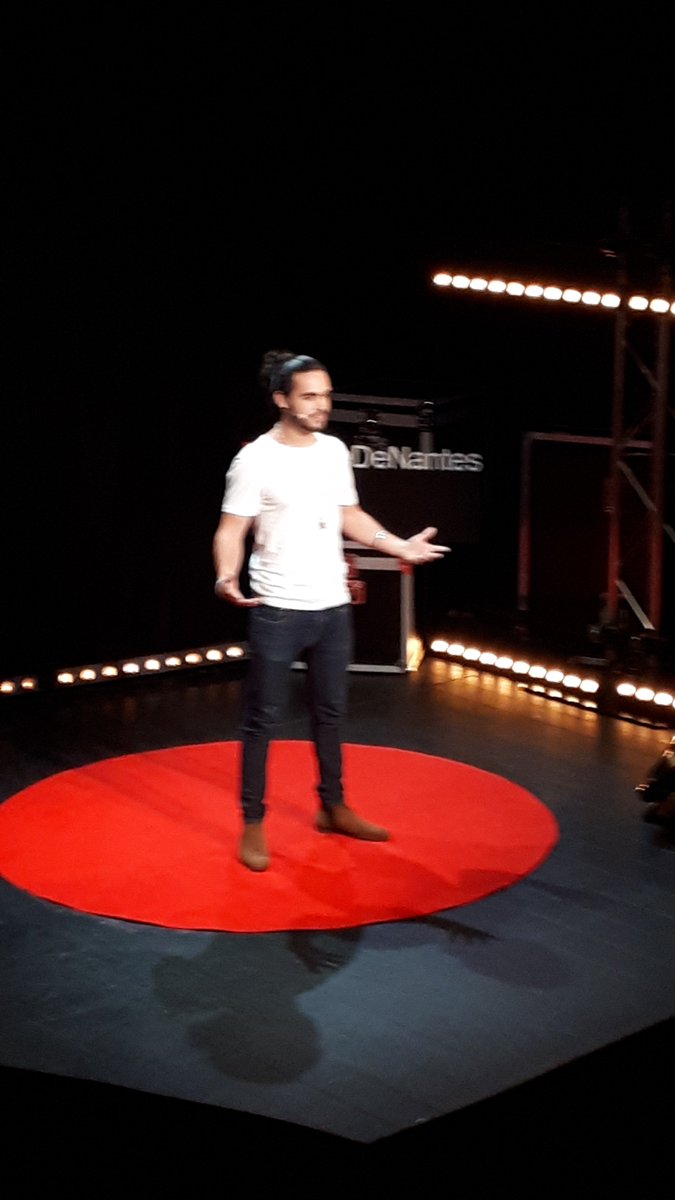 Comment se sentir légitime, quand on a 16 ans, lorsqu’on donne un cours à des personnes qui ont 2 à 3 fois son âge ? Luc Maudonnet #TEDxIleDeNantes <a href="/theatre100noms/">Théâtre 100 Noms</a>