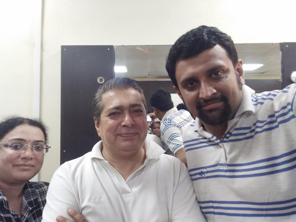 pady_s's tweet photo. रात्री १२ la कडक सेल्फी, शैलेश दातार (डॉ. विद्यानंद) आणि...@subodhbhave (लाल्या) ह्यांच्या सोबत...होम मिनिस्टरचं कौतुक करायला हवं, मराठी येत नसताना सुद्धा प्रयोग फक्त बघितला नाही, पण तिला आवडला सुद्धा...Excellent play, brilliant writing and power packed performances #WeekendKaWow https://t.co/LU9T6t6WKg