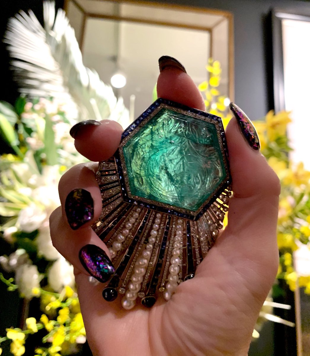 JenniferTilly's tweet photo. Carved emerald turban ornament from the #althanicollection at @ChristiesInc https://t.co/fUbmoXG60n
