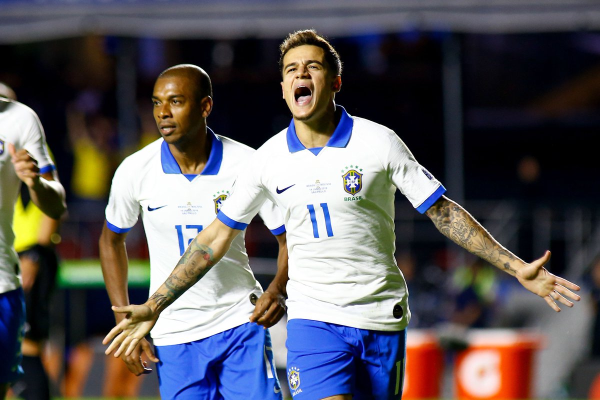 Coutinho, celebrando uno de sus goles ante Bolivia.