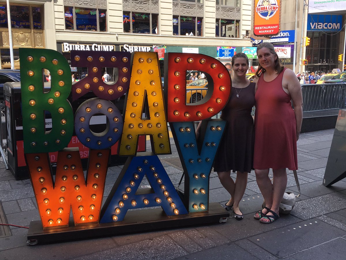 Elsiepod's tweet photo. When I’m near Times Square I have to stop by the @BroadwayUpClose kiosk! @BUCTourGuideTim @BroadwayMakers @MuellerKristine https://t.co/rCoej33uC5