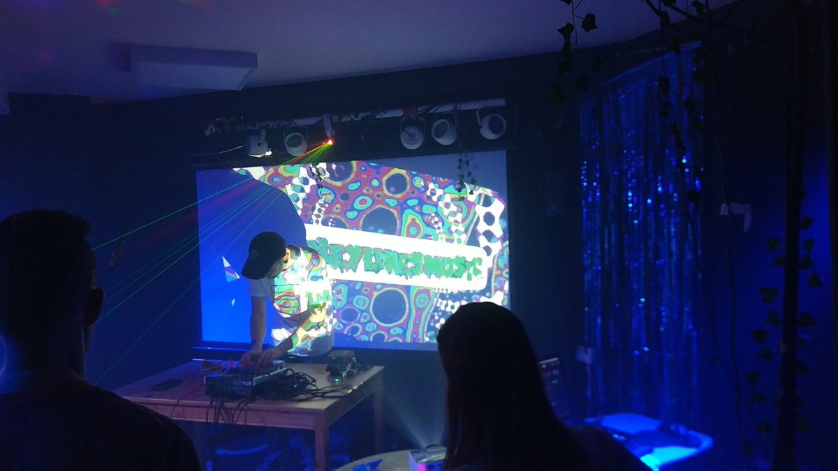 Gesceap_'s tweet image. Go @HarleyLikeMusic