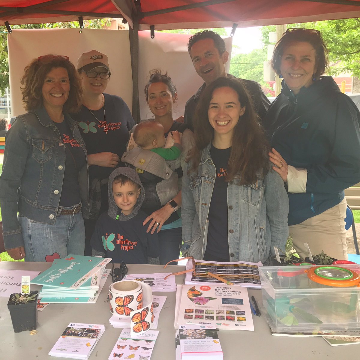 #Butterflyway team is sending a ton of #wildflowers home with happy Leslievillians at @leaf_org Tree festival. #monarchnation @davidsuzukifdn #gotmilkweed #PollinateTO