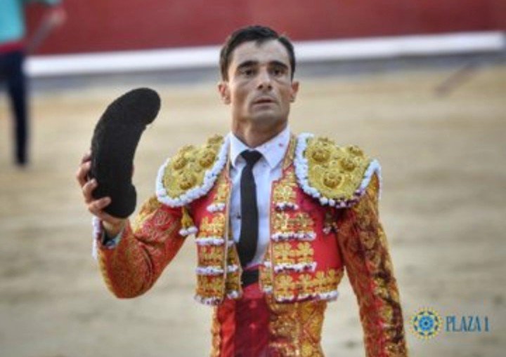 datoros_com's tweet photo. ⭕ ¡Paco Ureña, Puerta Grande en Madrid!

✌️Sale a hombros de @LasVentas por primera vez

🎉 Es el matador que más orejas ha cortado (4) en San Isidro

📕 Primer torero en salir a hombros en la corrida de la Cultura

🐂 Octavo toro de Victoriano que se desoreja en Madrid https://t.co/YjyF9fBFGs