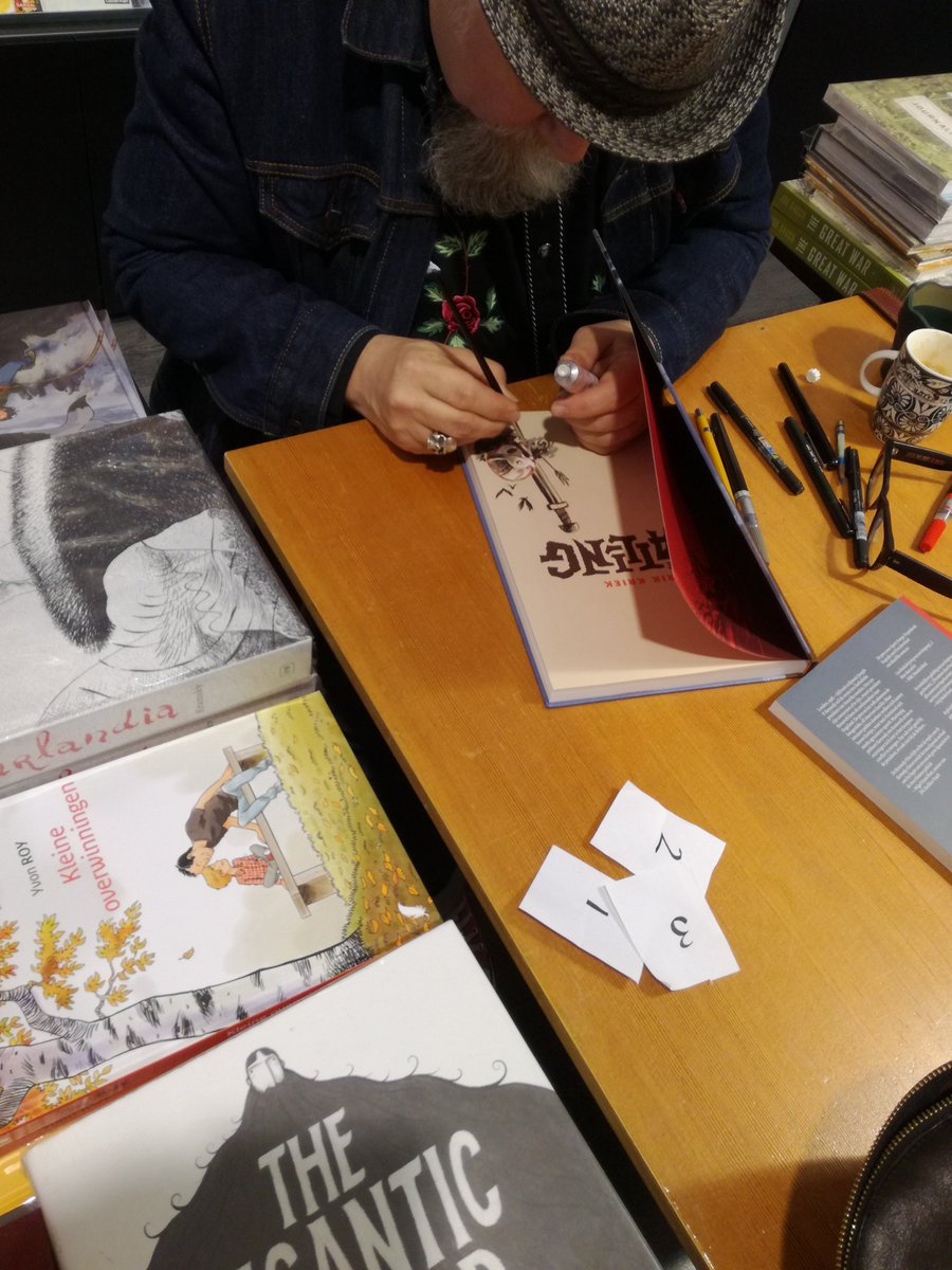 JonvdBerg's tweet photo. Erik Kriek @Gutsman nam @hetBeeldVerhaaL in Amsterdam uitgebreid de tijd om de vele liefhebbers van een mooie opdrachttekening te voorzien. 'De balling', zijn eerste, lange graphic novel @Scratchbooks, is een uitgave om van te smullen https://t.co/k7ImvLqKOa https://t.co/v1U0BtNnIE