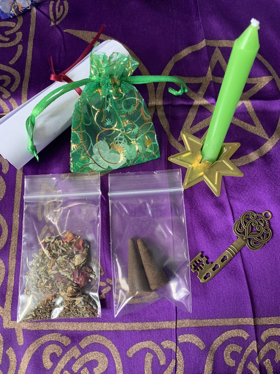 SarahFrightmare's tweet photo. Money spell kit created entirely by me! Find me on Etsy at MagicalCrossroads store. #RT #Money #Spellkits #spells #wicca #WitchesofTwitter https://t.co/7JsHMz5XbM