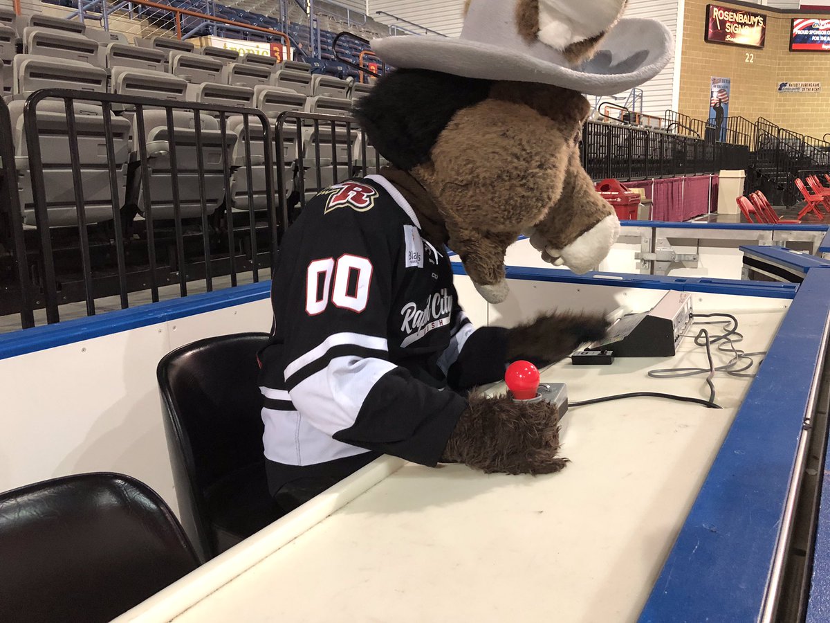 NuggetTheMascot's tweet photo. Great time at the Select-A-Seat today. I tried several spots. But I still haven’t decided what I liked best. Maybe stay tuned to find out more. #SelectASeat #SeasonTickets #GamePacks #ECHL #ECHLMascotoftheYear https://t.co/OR00IdUQYV
