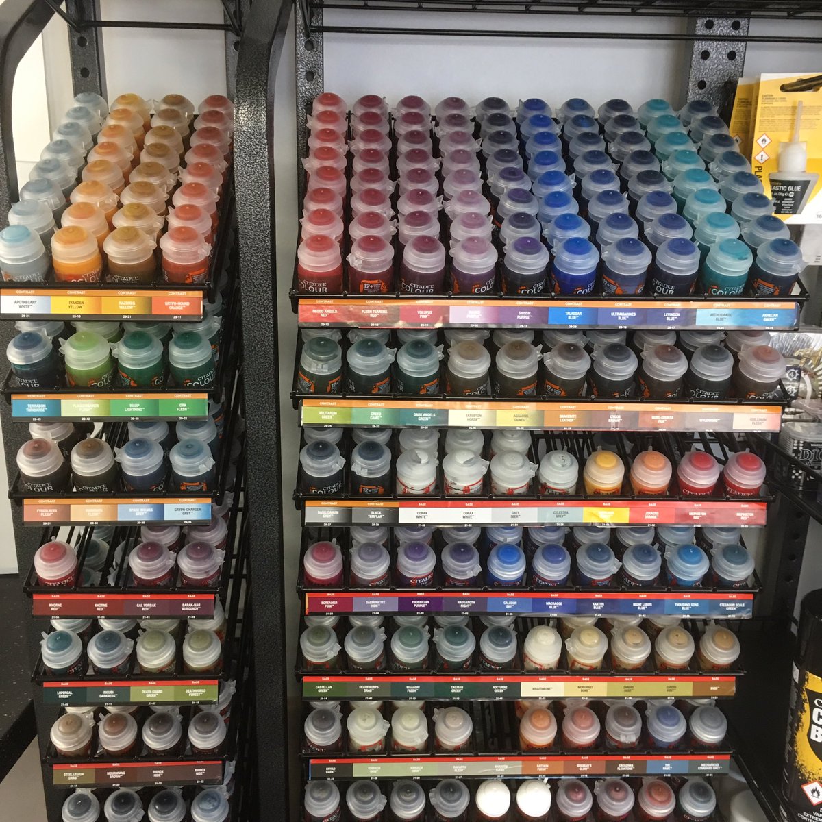 PlayUnplugged's tweet image. Free Miniature Day and #CitadelContrast paint release is hopping! #miniatures #painting #GamesWorkshop #games #shopping #shoplocal #PGH