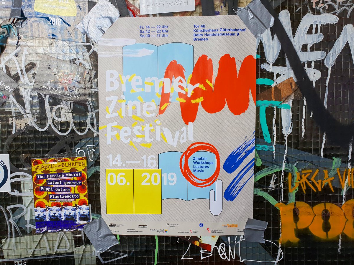 KaiWargalla's tweet photo. Bremer Zine Festival, mal wieder hammerstark! So viele tolle Zinemacher*innen, Autor*innen, Künstler*innen, Musiker*innen aus Bremen &amp; der Welt. Geil auch die historischen Fußball-Fanzines vom @BremerSV. Sonntag noch den ganzen Tag im Güterbahnhof. #Bremen #SupportYourSubort https://t.co/ARgDU9FfJU