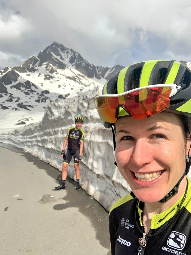 AvVleuten's tweet photo. Day 1 in Italy. First time I saw so much snow on Passo di Gavia! Great to ride today with @AmandaSpratt (for that I will forgive her she was always riding a half wheel ahead of me 😉 #goodlegs). https://t.co/bbSUcM0A1P