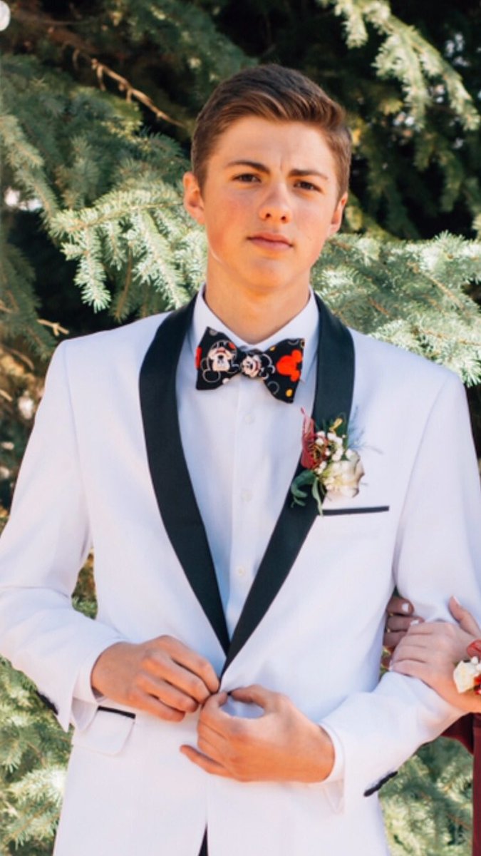 BryanJeppesen's tweet photo. @playnikes No regrets. Also, Mickey Mouse Bowtie https://t.co/Hypj8Wh6lF