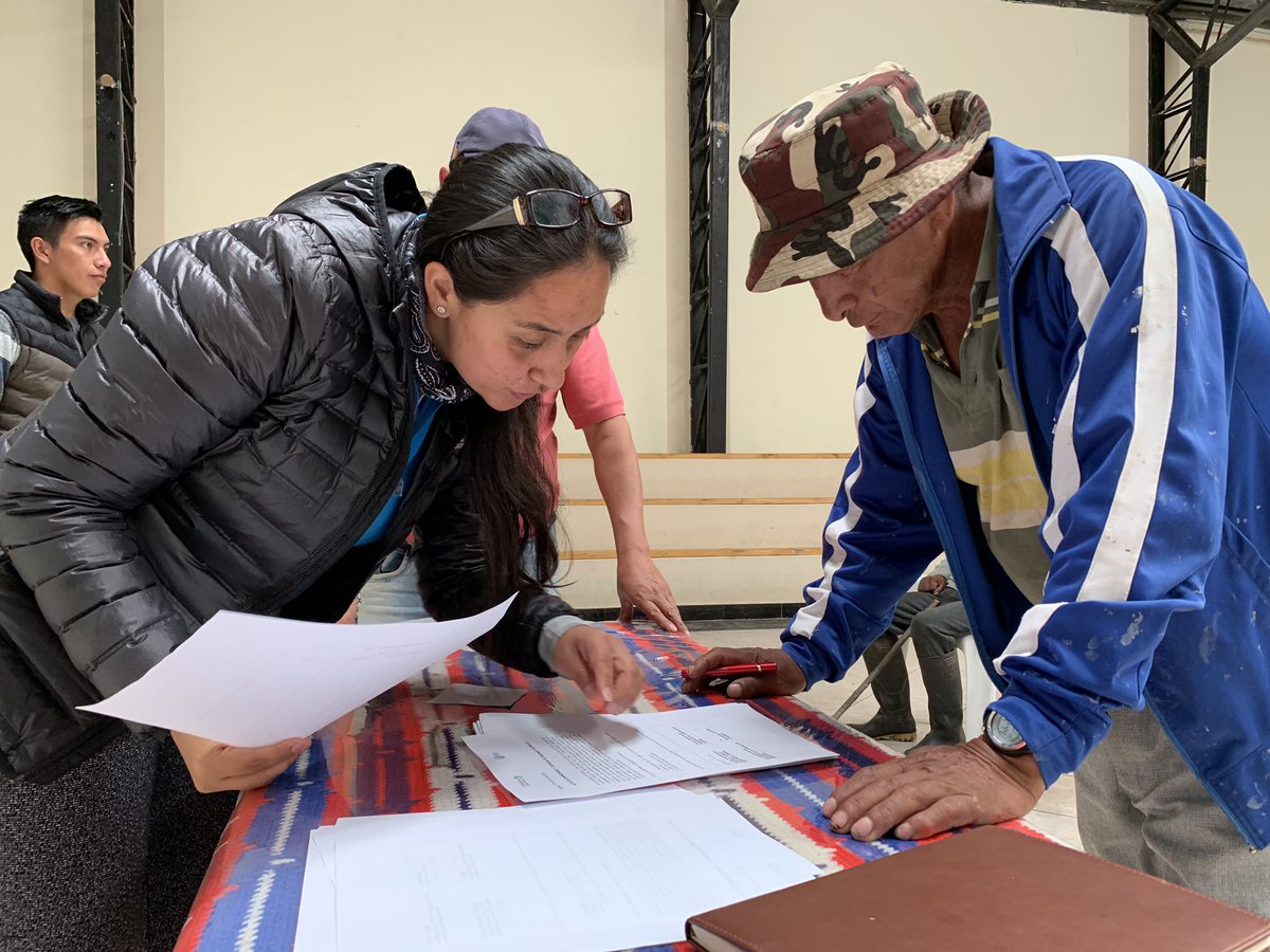 FonapaOficial's tweet photo. Apoyamos al Consorcio de Juntas de agua Río Minas-Ramos Zapana, Sígsig.  Firmamos acuerdos por el agua con más de 36 comuneros. 8 juntas de agua. Se benefician más de 2500 personas! @FONAPA1 @TNCLatinAmerica @GADSigsig @RadioFasaynan https://t.co/c8JQd5mAWQ