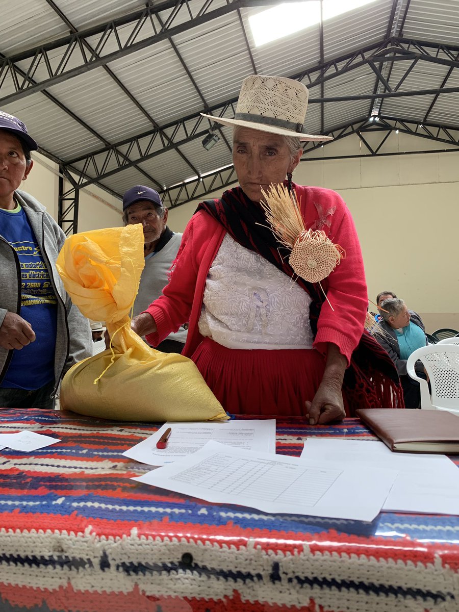 FonapaOficial's tweet photo. Apoyamos al Consorcio de Juntas de agua Río Minas-Ramos Zapana, Sígsig.  Firmamos acuerdos por el agua con más de 36 comuneros. 8 juntas de agua. Se benefician más de 2500 personas! @FONAPA1 @TNCLatinAmerica @GADSigsig @RadioFasaynan https://t.co/c8JQd5mAWQ