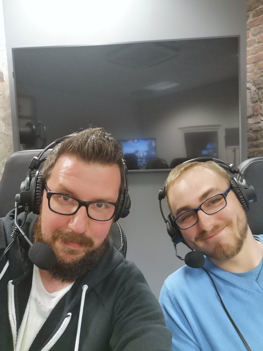 slivooo's tweet photo. Da hat sich dann spontan noch ein Shitshow Showmatch ergeben. Absolut krank. Caste zusammen mit @dermetzgercast auf https://t.co/rTmsFEMIip @EsportFactoryDE #AMDGSG https://t.co/rlVsPWrRA9