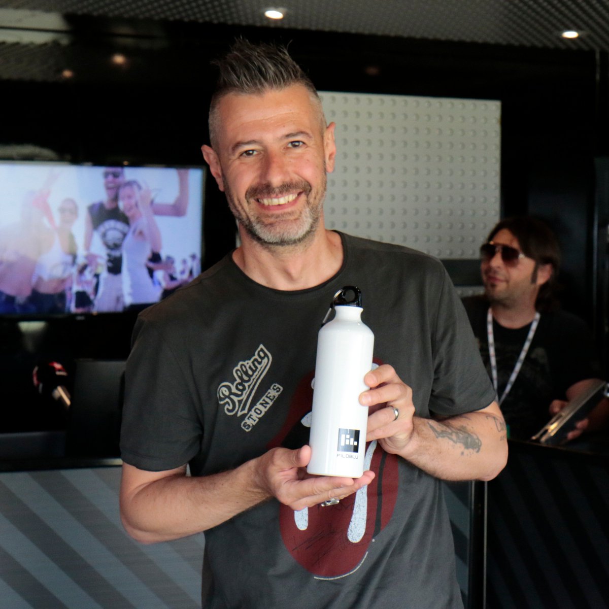 FiloBlu's tweet image. #VirginRadio supports #FiloBlu. @VirginRadioIT speakers and #RockAmbassador @MarkyRamone with our reusable water bottle. #FirenzeRocks #StayRock