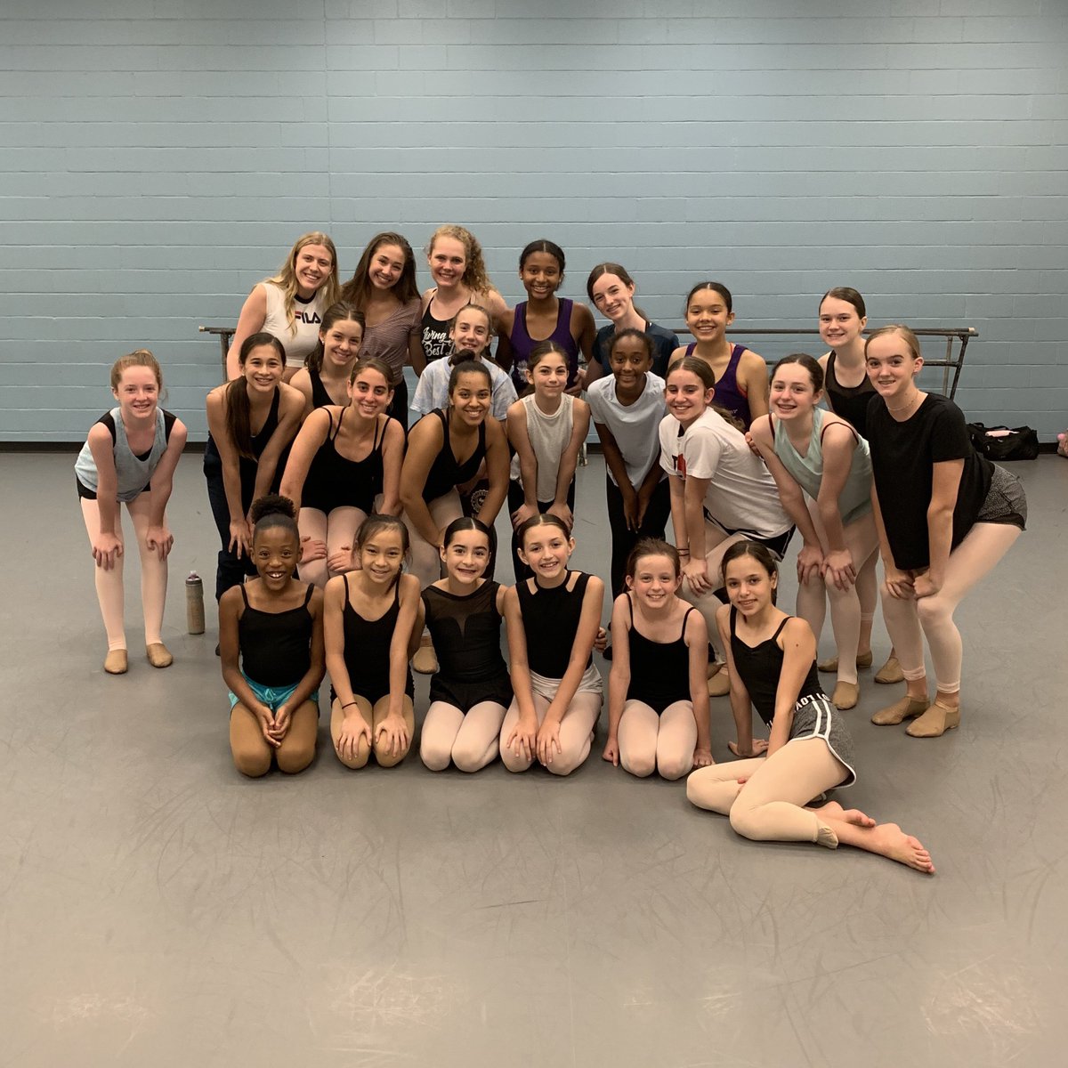 HoustonMetDance's tweet photo. What an awesome week at our June Youth Intensive! Congratulations dancers!🎉💜
.
.
#METdance #universityofhouston #summer #dancetraining #youthintensive2019 #yaydance #houdance https://t.co/ryR0fdYdOX
