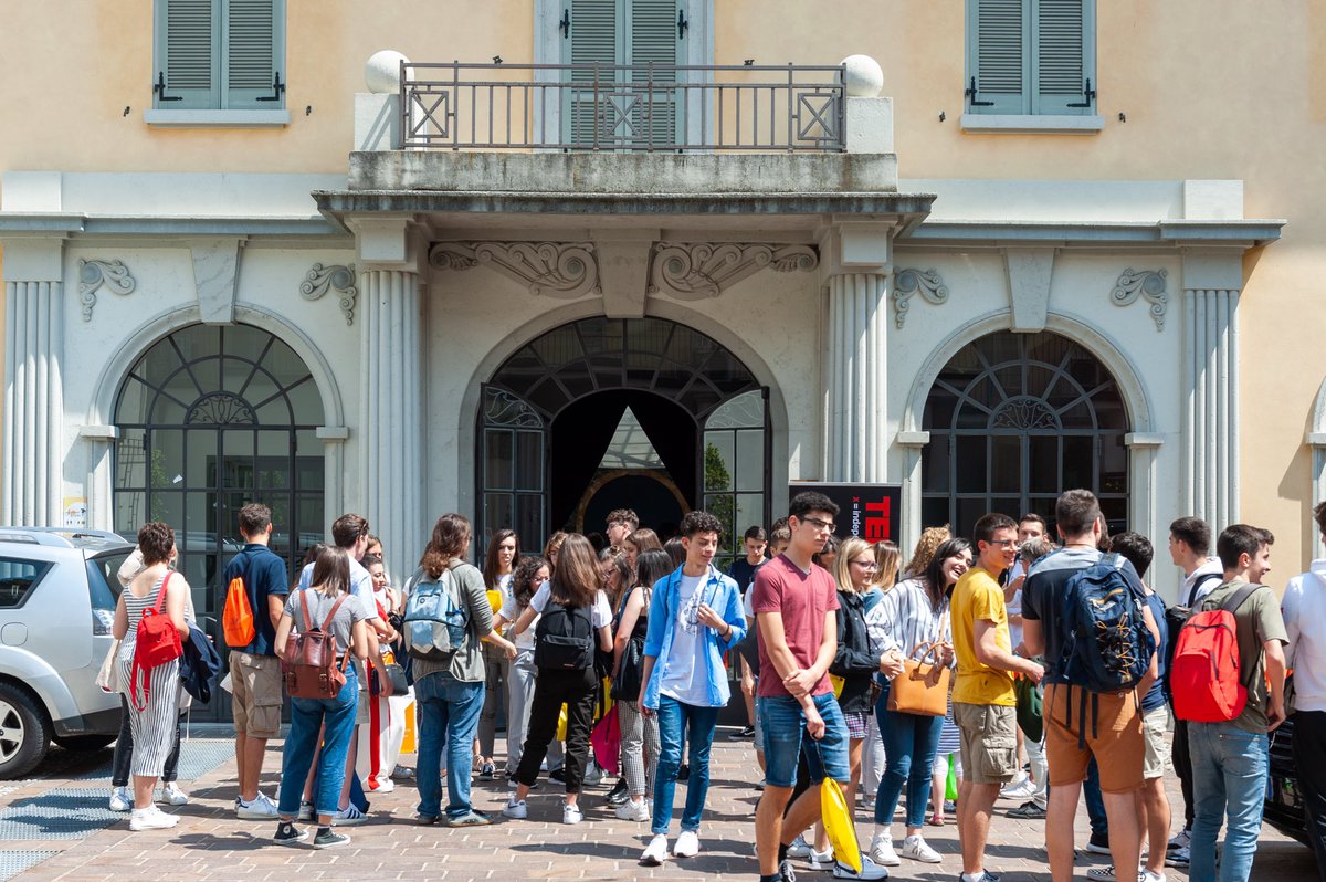 TEDxVarese's tweet photo. ❌💡🧢 Ecco le foto della prima edizione di #TEDxYouthVarese, l'evento TEDx per celebrare le idee che vale la pena diffondere degli studenti delle scuole secondarie di secondo grado della provincia di Varese!

👀👉 https://t.co/4RgUxtqivY https://t.co/JyNNUkf0En