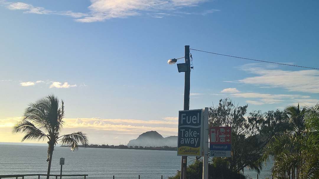 SeabreezeServo's tweet photo. Foggy winter mornings on Lammeroor! βοΈππ΄
#seabreeze #servobythebeach #takeaway #yeppoon #visitcapricorn #experienceyeppoon #thisiscq https://t.co/JRddtAwsG1